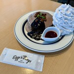 Eggs 'n Things - バレンタイン時期限定のフォンダンショコラパンケーキ