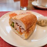 Sheraton Saigon Hotel & Towers  - バインミーもあるよ