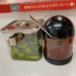 高円寺 ともちんラーメン - 青カッパ漬けと辛味調味料