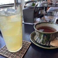 ザ タヴァン グリル＆ラウンジ - 