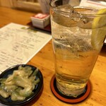 Sampachi shourompou - 飲み放題でもハイボールに生レモン入りが嬉しいね◎