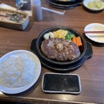 炭焼ステーキくに - 大きさ比較