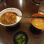 九州沖縄三昧 なんくるないさ - 食べ放題のカレー（ご飯も）味噌汁、お漬物