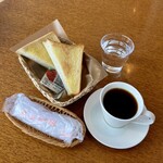 CAFE kichi - モーニングAセット660円、ホットコーヒー