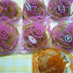 Watayuu - シュークリーム各150円　胡麻・チョコレート・小豆・かぼちゃ・イチゴ・栗・カスタード