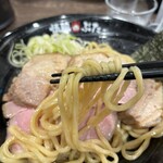 情熱のぶた - チャーシュー濃厚つけ麺