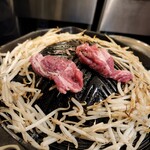 羊肉炭火焼 肉汁屋 - 