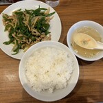 Tenkou Gyouzabou - 日替りのチンジャオロースとご飯とスープ