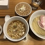 麺屋鈴春 - 濃厚鶏白湯つけ麺＋鶏挽肉丼＋カラカラ