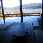 徳山鮓 - 大きな木のテーブルに私の席。