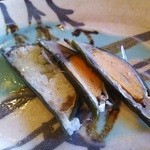 鮒鮓の昆布〆。蜂蜜がけ。