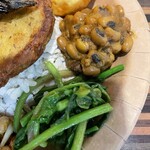 ヴィントゥナ ダイニングアンドバー - サーグ（青菜炒め）、ボリ（何かの豆）