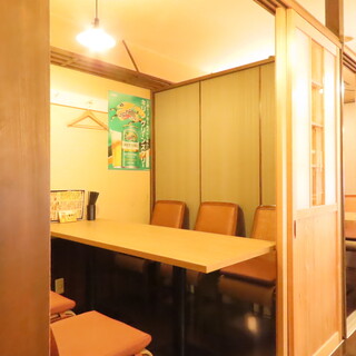 1楼热闹欢快♪2楼配备完全私人包间，适合欢送会和迎接会◎