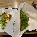 フレッシュネスバーガー - 宇都宮野菜餃子バーガーとクラシックチーズバーガー