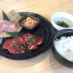 焼肉ダイニング MEGUMI - ランチセット 1,380円 ご飯中盛り ソフトドリンク付