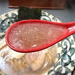 洛二神 - 鶏スープに煮干し、鯖節、日高昆布を大量に使用した和風出汁を合わせたオリジナルスープ