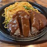 えんとつ - ナポリタンハンバーグ付き　1,200円