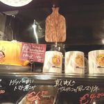 バール エ ターヴォラ カルダ ラ・ジョストラ - 2014年1月　ﾏｸﾞｶｯﾌﾟ　雑貨屋な雰囲気♪