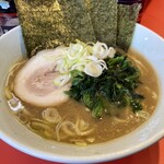 横浜ラーメン徳栄家 - 料理写真:醤油ラーメン並盛り