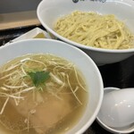 Menya Hokorobi - ミックスワンタンつけ麺(白だし)