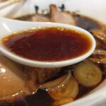 人類みな麺類 - 濃い目の醤油スープ