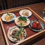 かつき - 豆皿のおつまみ盛り合わせ