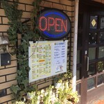 洋食の店とん助 - 入口横のメニュー