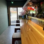 瓶と缶 - 店内から入り口❗️