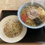 新光食堂 - 料理写真:半チャンラーメン 850円