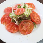 Kare Ten Rihasa - Tomato Salad（トマトサラダ）「スライストマトを香り豊かなインドのスパイス」※メニュー表記通り