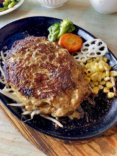 Papa Ba-Gu Mama Sui Tsu - 常陸牛100%のハンバーグ。2度挽きのとろけるタイプ、焼き方ミディアム、でお願いしました。