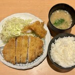 豚屋とん一 - ロースかつ定食（並） ¥880 ＋ イカフライ ¥180