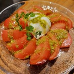 KOBE YAKITORI STAND 野乃鳥 - ブッラータチーズと冷静トマトのサラダ