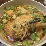 熱海美虎 - 海老ワンタン麺　麺リフト