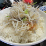 おいしい台所12カ月 - しらすおろしをご飯にのっけてみました