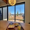 NANAIRO Cafe - ランチと窓からの眺め