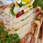 三国屋 - 越前ガニの刺身。トロッとして甘〜い。