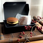 心根 - 手土産　のどら焼きも大将お手製です(自宅にて)