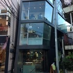 ターブル・オギノ - ビルの１，２Ｆが店舗です。