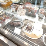 ラトリエヒロワキサカ - ショーケース