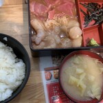 Haneda Ichiba Ginza Chokubaiten - マグロ、海老、ホタテのスペシャル丼1500円