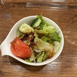 hamba-guandosute-kiwazun - サラダ、ドレッシング美味しい　野菜もパリパリ　トマトも皮カット