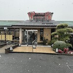 Ebina Koura Honten - 店舗全景…雪がチラついてます