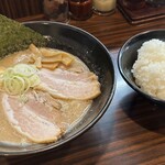 Ramen Nagayama - ラーメン（¥890）＆ライス（¥100）