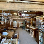 三股山荘 - 店内全景