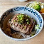 三股山荘 - 牧場のビーフライス（1,250円）