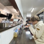 三和 中華ソバ店 - 水：店頭に給水機あり
ティシュー：給水機脇
ゴミ箱：店頭入り口
トイレ：店頭入り口脇
味変ツール：白醤油、煮干し酢、一味