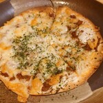 海鮮と地酒の店 ま心 - サービスでいただいた、ふぐの子ピザ