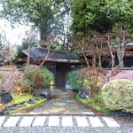 Ufufu - 外観：入口