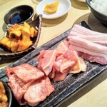 焼肉　殿 - 和牛カルビ　鶏もも　豚バラ